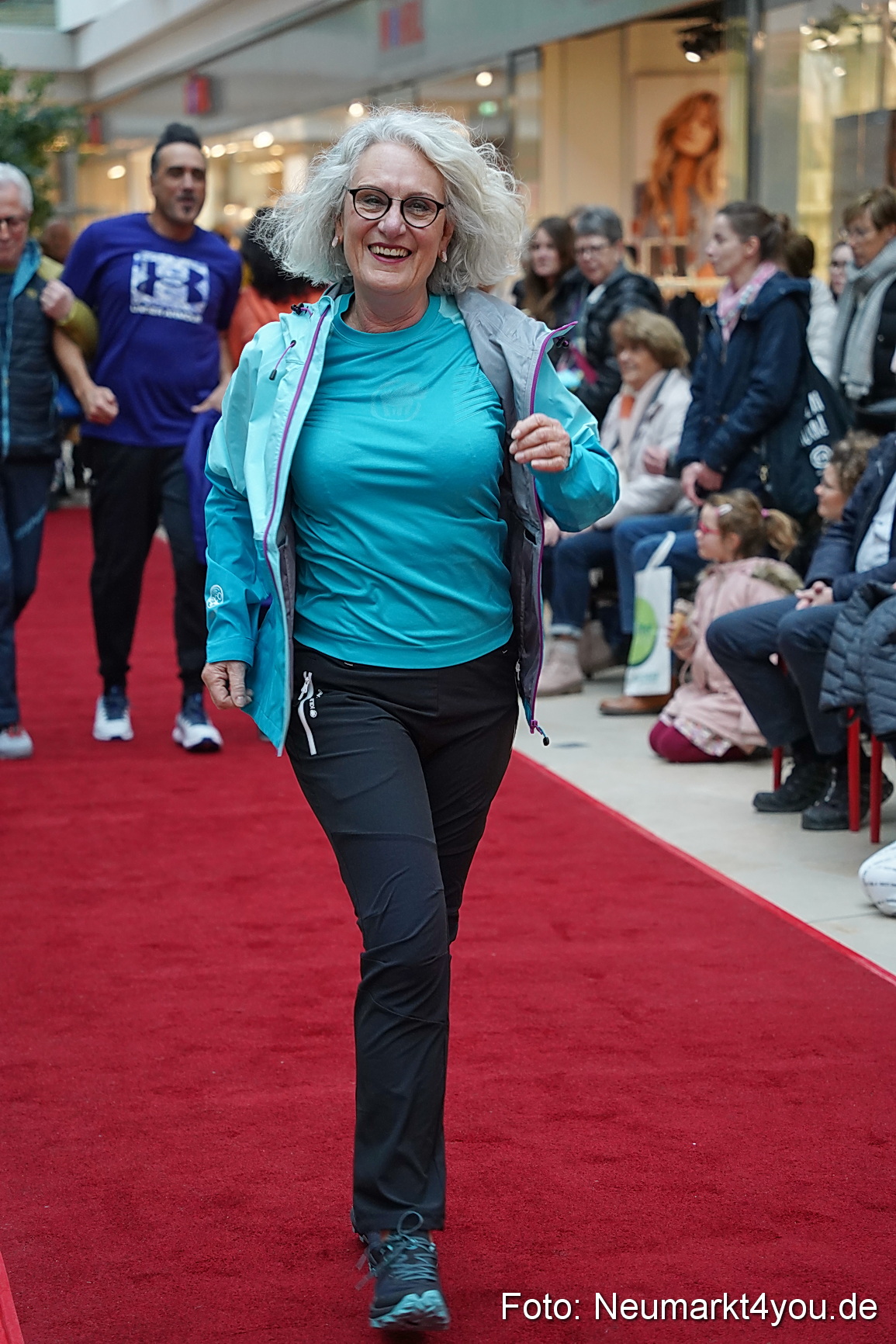 Modenschau Fruehjahr 2023 NeuerMarkt 0057