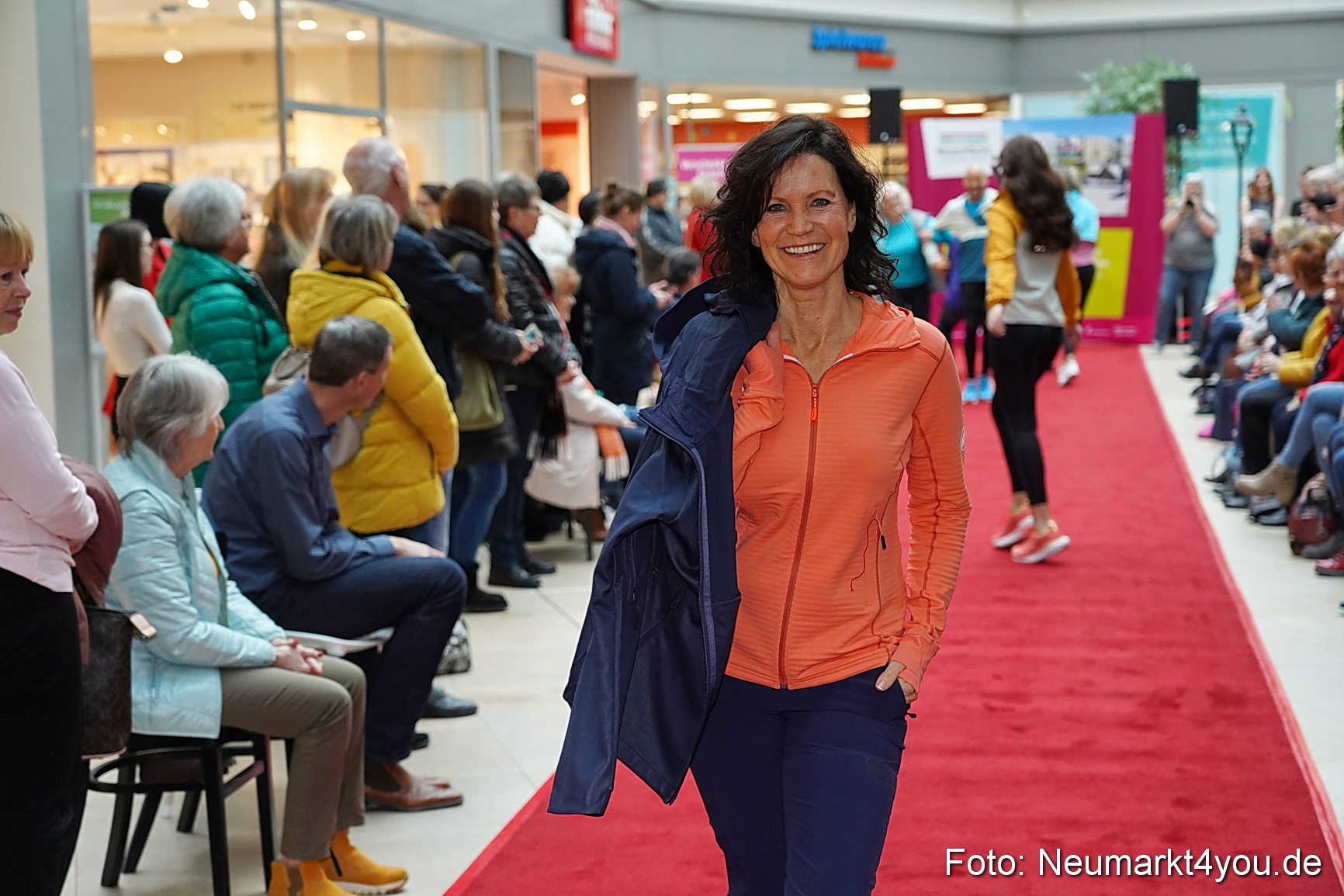 Modenschau Fruehjahr 2023 NeuerMarkt 0059