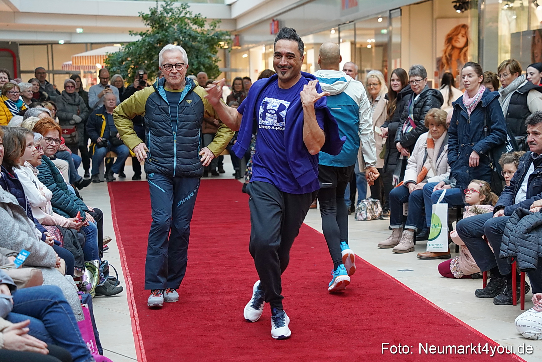 Modenschau Fruehjahr 2023 NeuerMarkt 0063