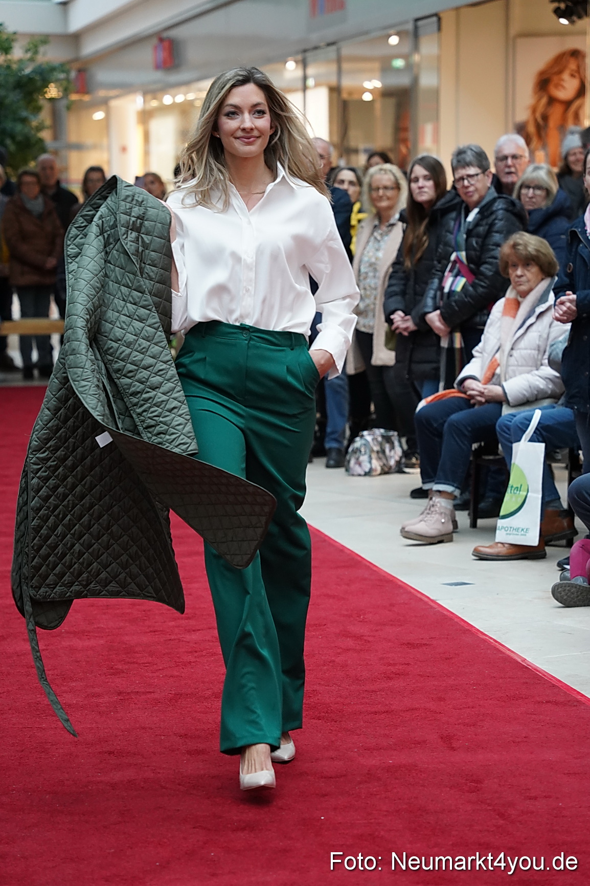 Modenschau Fruehjahr 2023 NeuerMarkt 0067