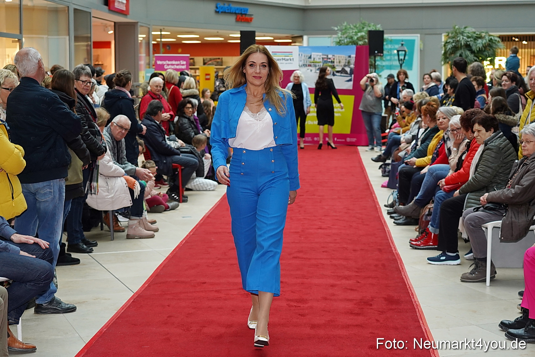 Modenschau Fruehjahr 2023 NeuerMarkt 0069