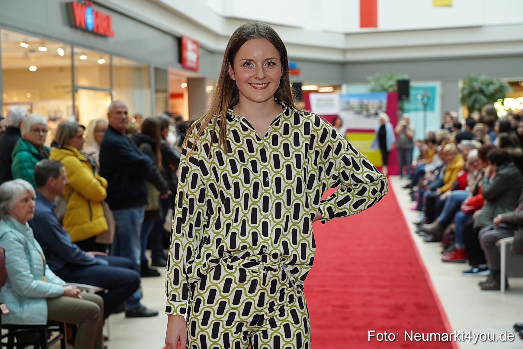 Modenschau Fruehjahr 2023 NeuerMarkt 0074