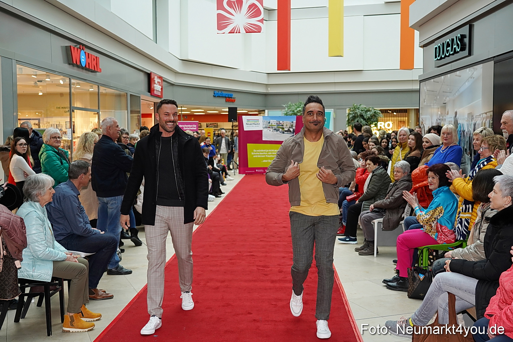 Modenschau Fruehjahr 2023 NeuerMarkt 0079