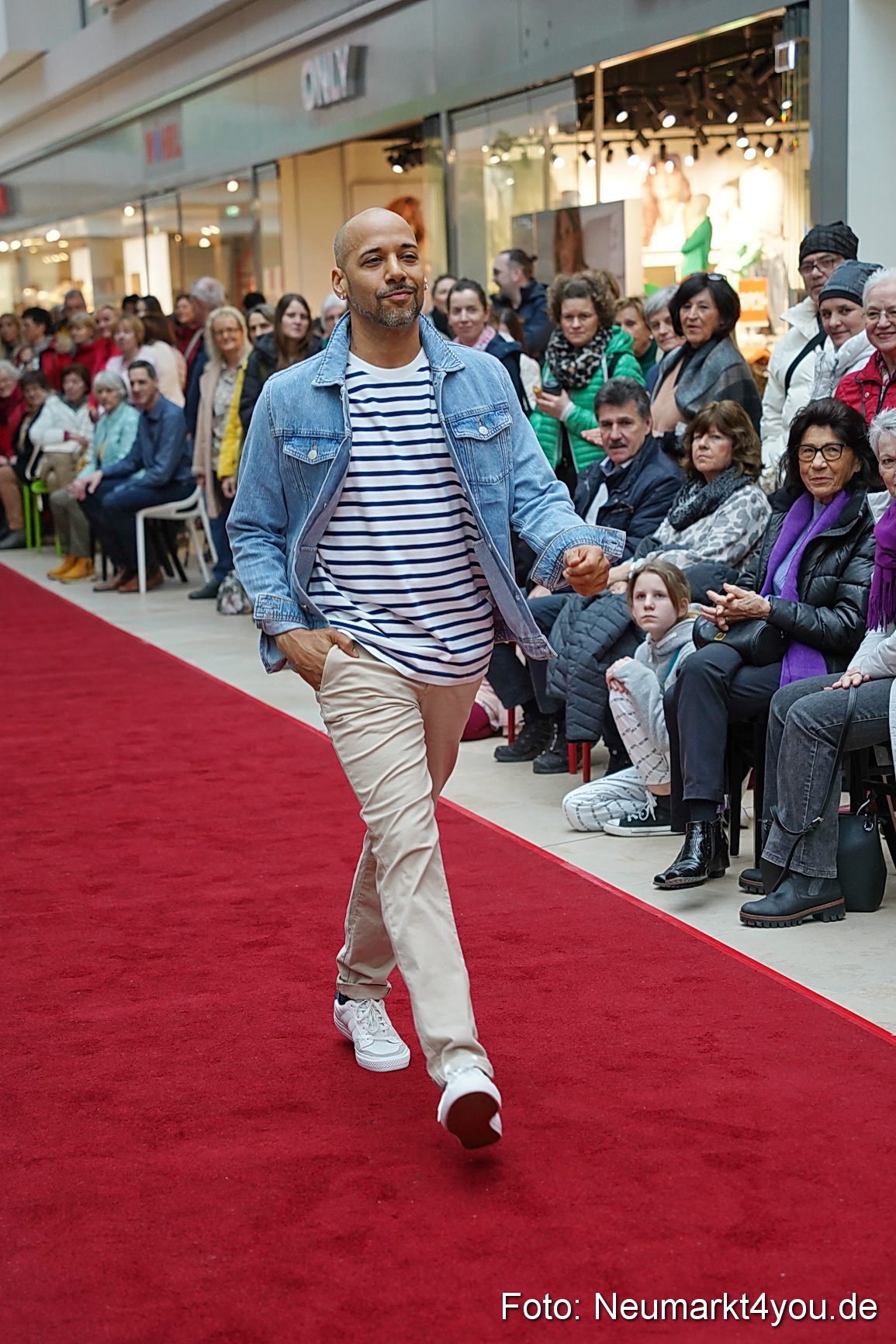 Modenschau Fruehjahr 2023 NeuerMarkt 0081