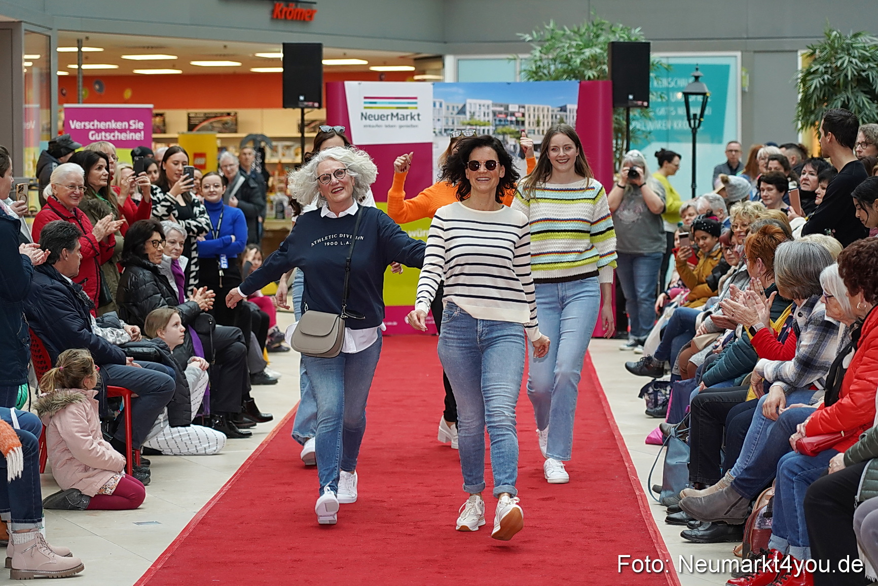 Modenschau Fruehjahr 2023 NeuerMarkt 0084