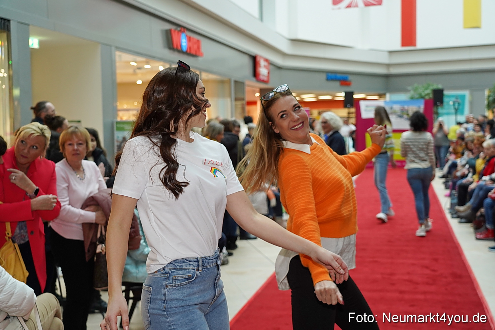 Modenschau Fruehjahr 2023 NeuerMarkt 0086