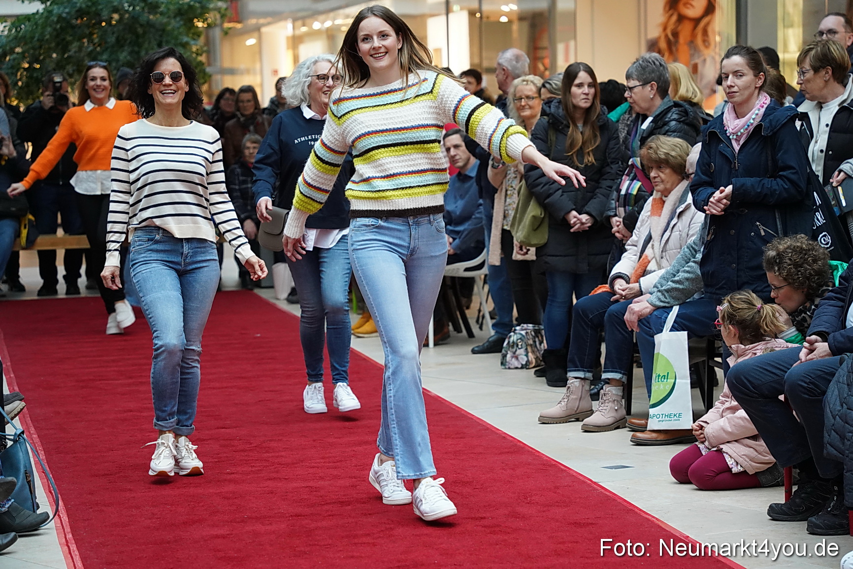 Modenschau Fruehjahr 2023 NeuerMarkt 0087