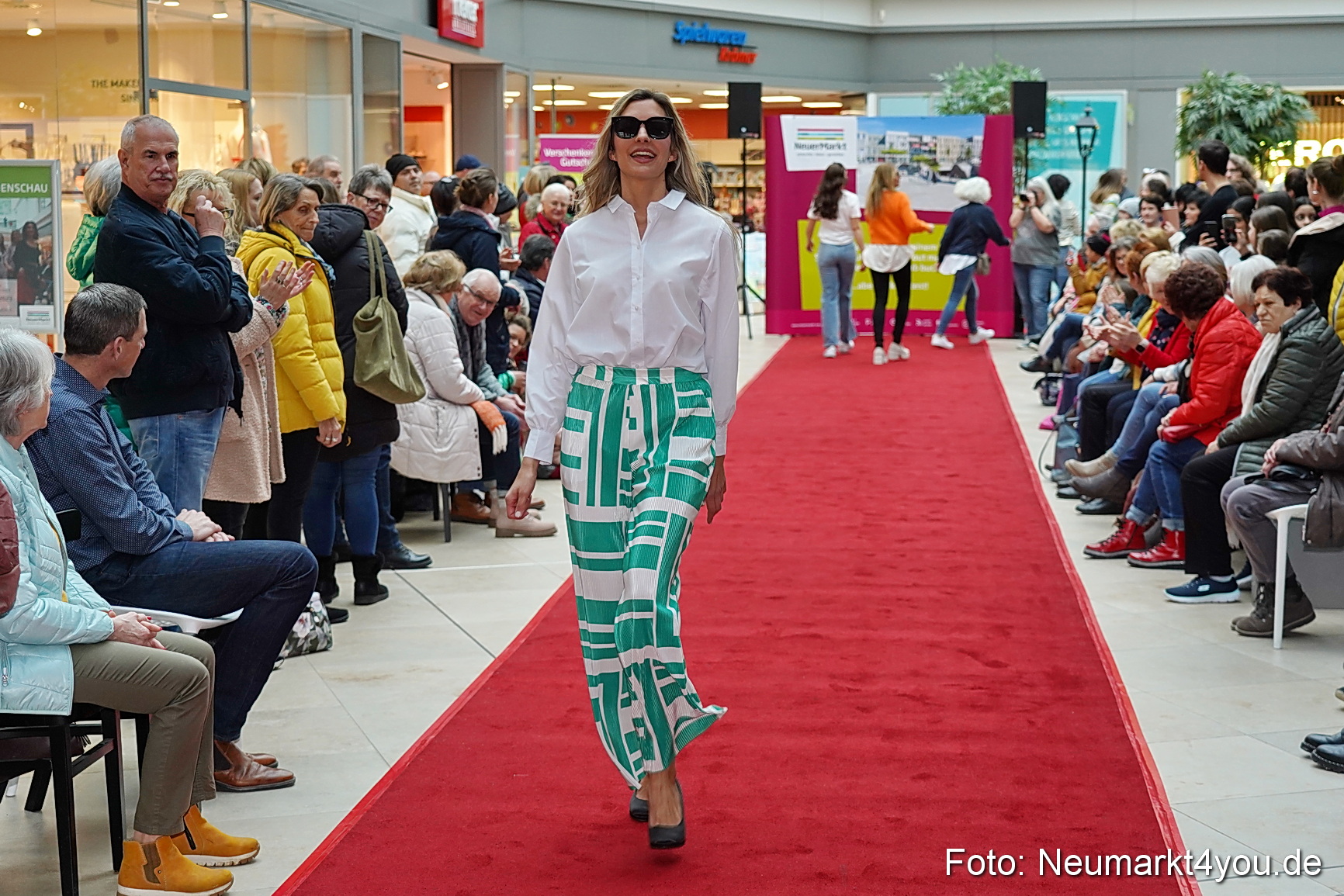 Modenschau Fruehjahr 2023 NeuerMarkt 0088