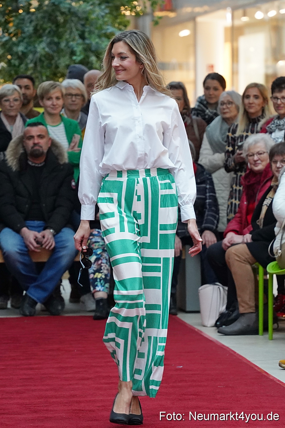 Modenschau Fruehjahr 2023 NeuerMarkt 0089