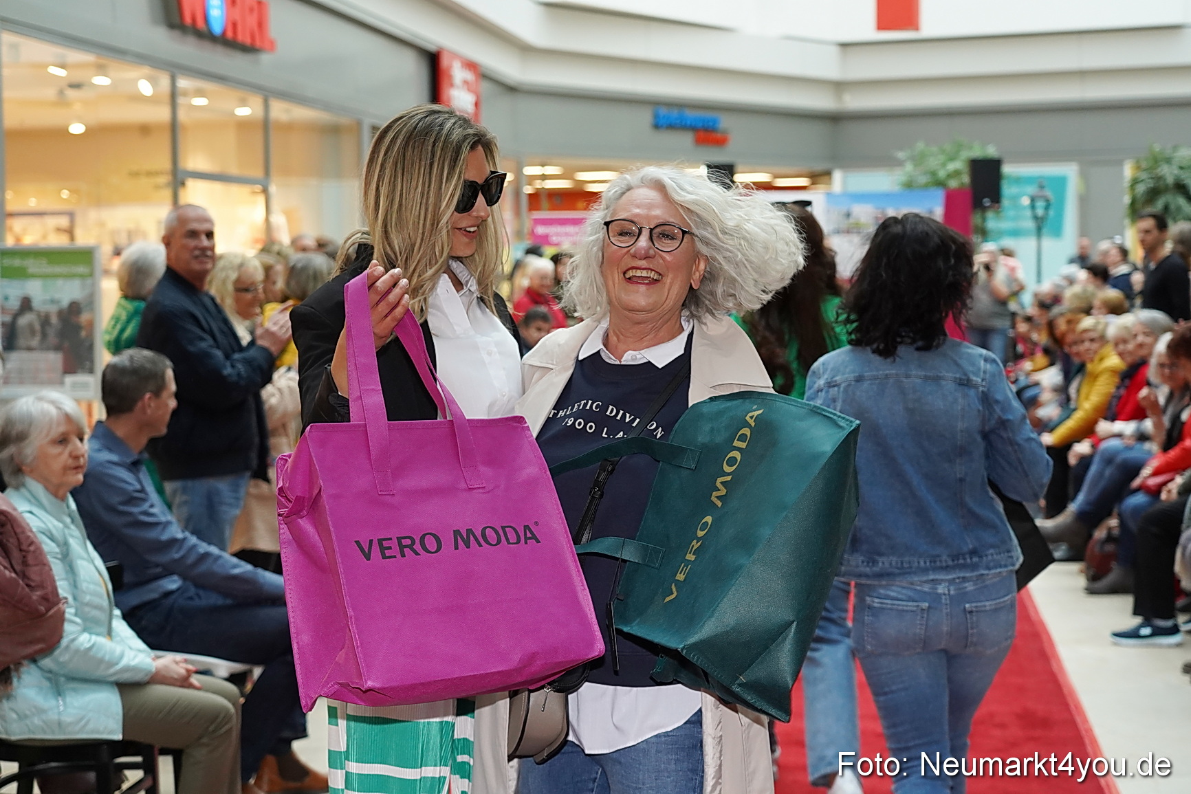 Modenschau Fruehjahr 2023 NeuerMarkt 0092