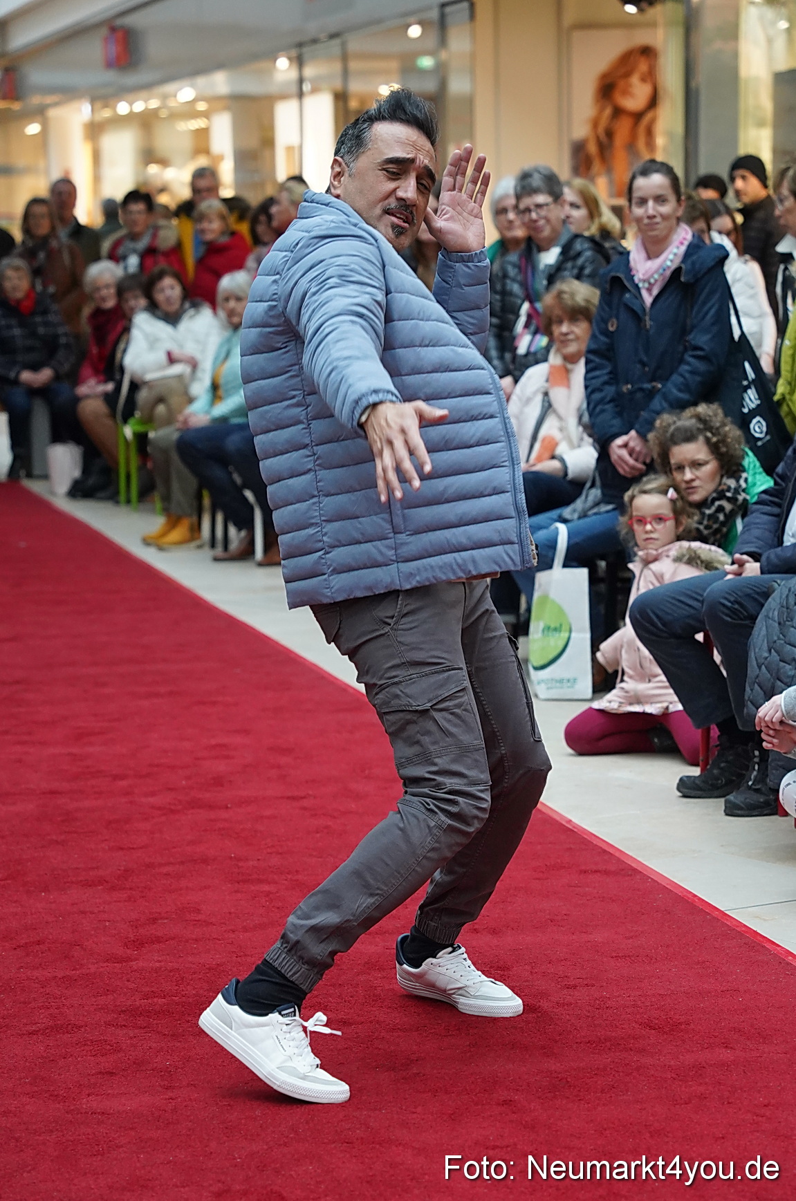 Modenschau Fruehjahr 2023 NeuerMarkt 0094