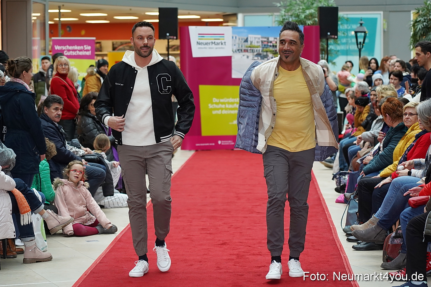 Modenschau Fruehjahr 2023 NeuerMarkt 0096