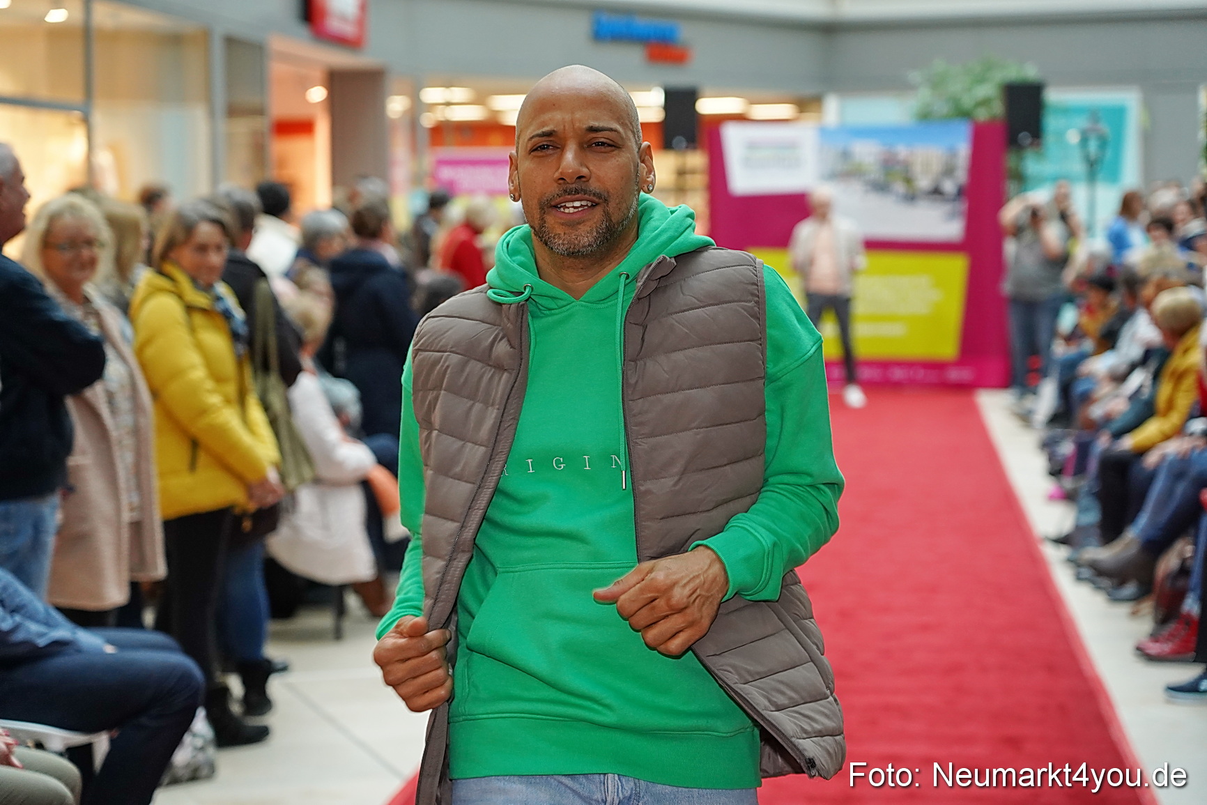 Modenschau Fruehjahr 2023 NeuerMarkt 0098