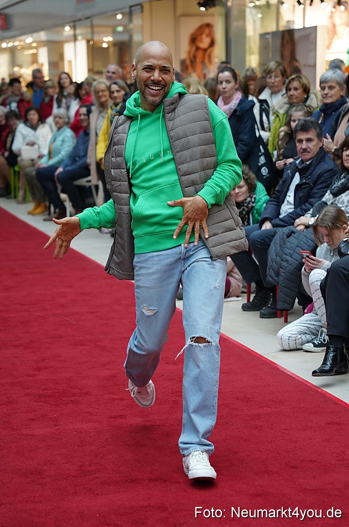 Modenschau Fruehjahr 2023 NeuerMarkt 0099