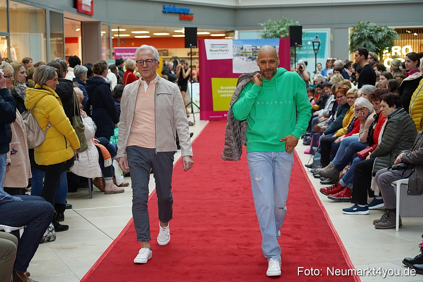 Modenschau Fruehjahr 2023 NeuerMarkt 0100