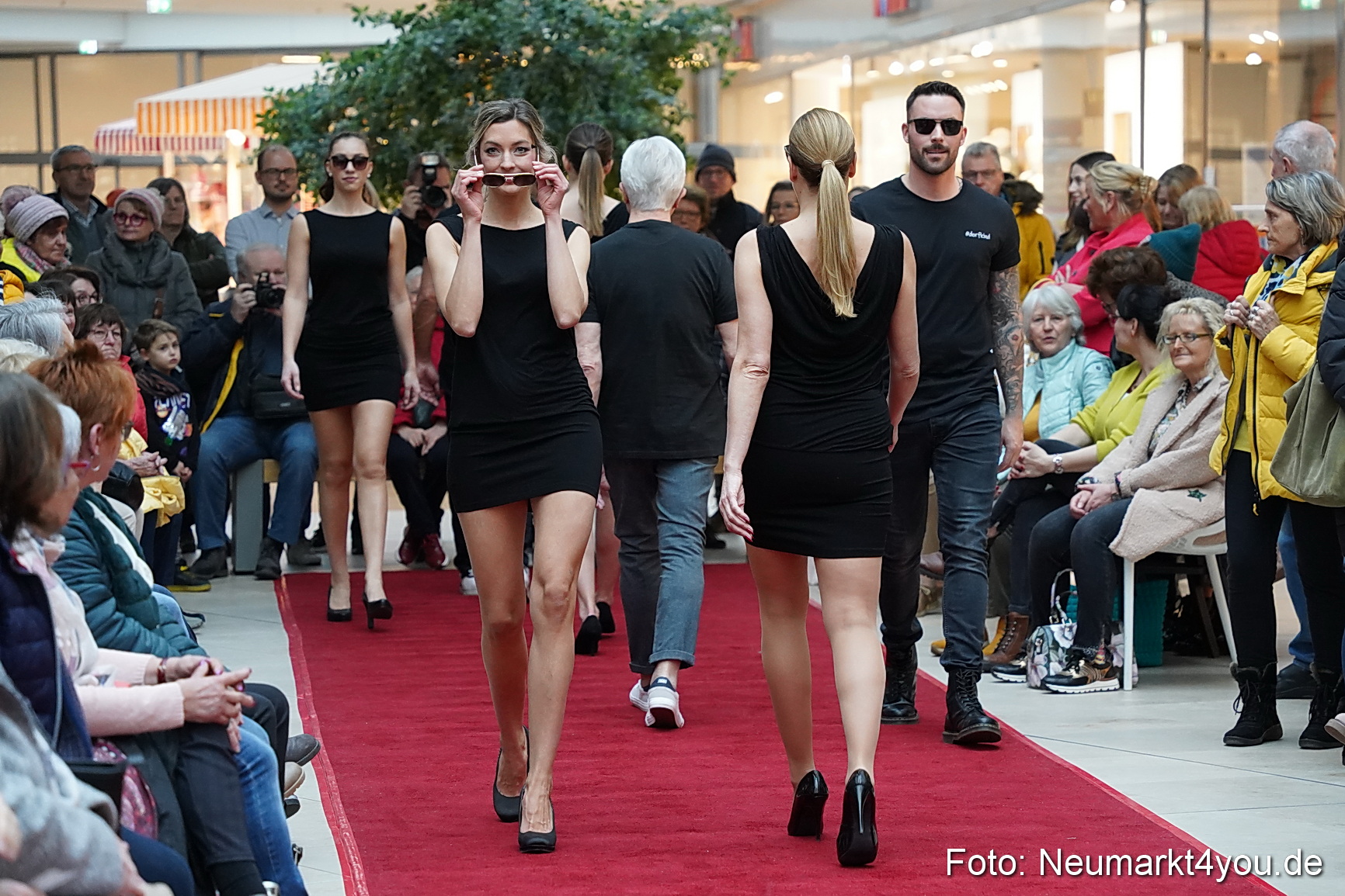 Modenschau Fruehjahr 2023 NeuerMarkt 0117