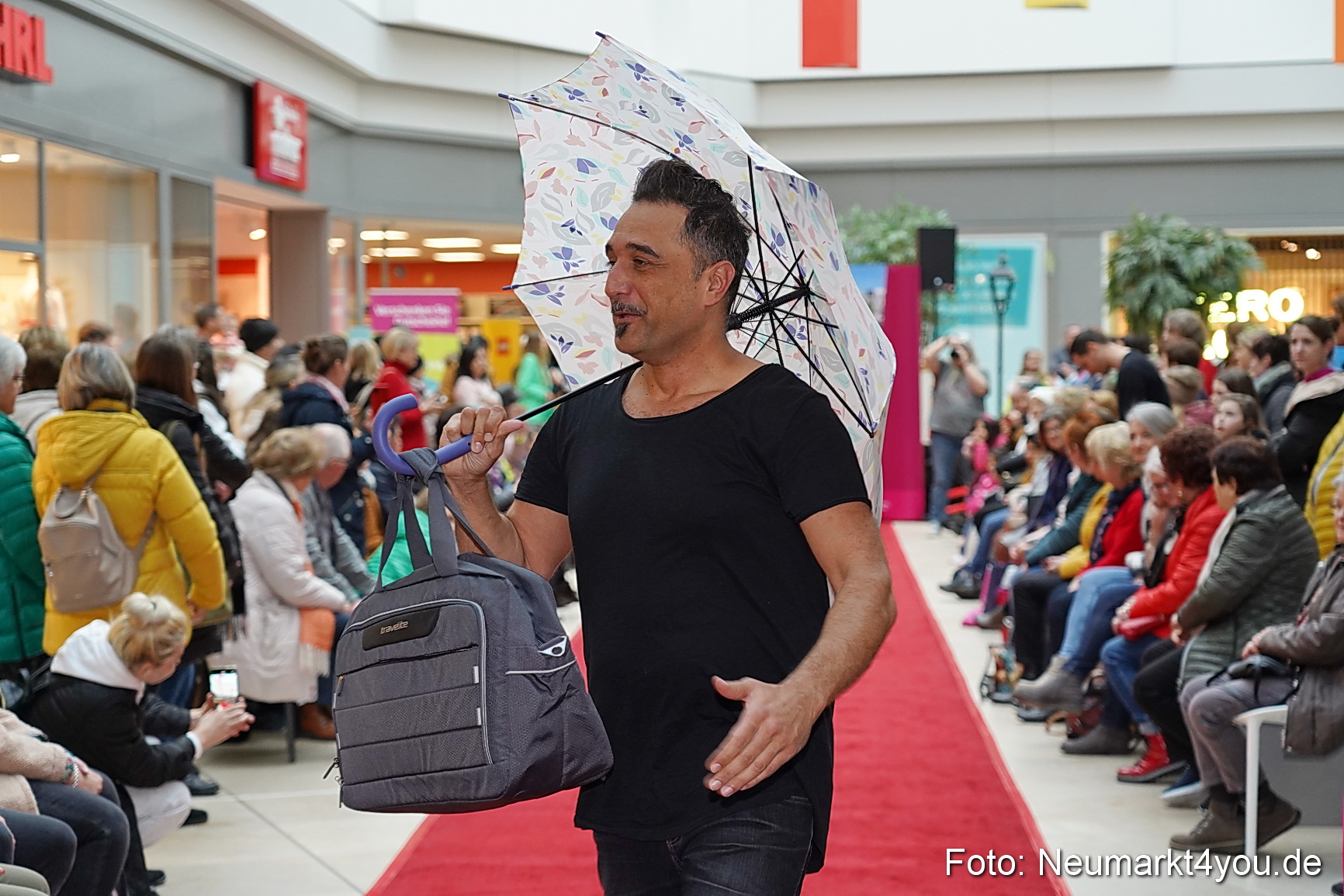 Modenschau Fruehjahr 2023 NeuerMarkt 0130