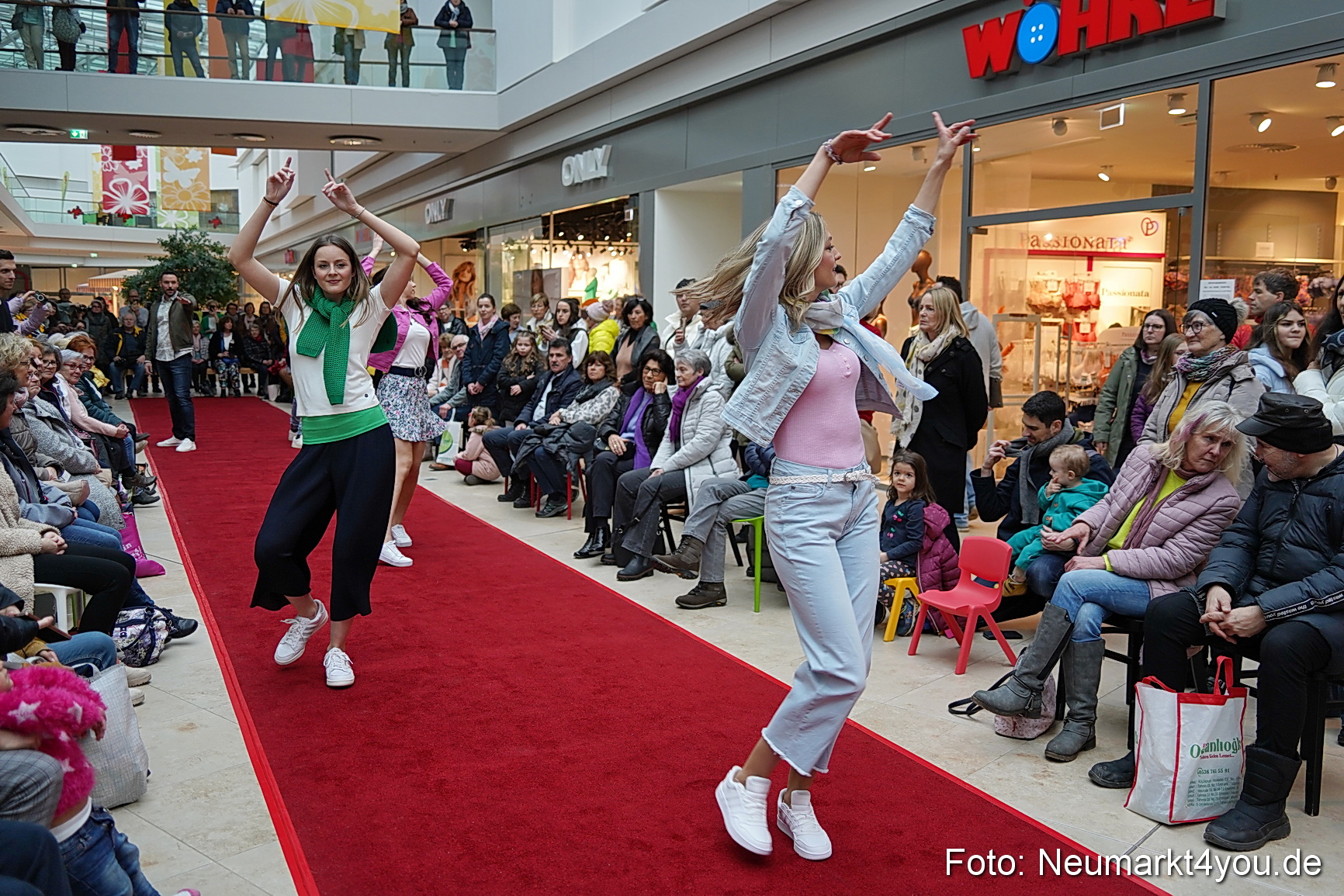 Modenschau Fruehjahr 2023 NeuerMarkt 0140