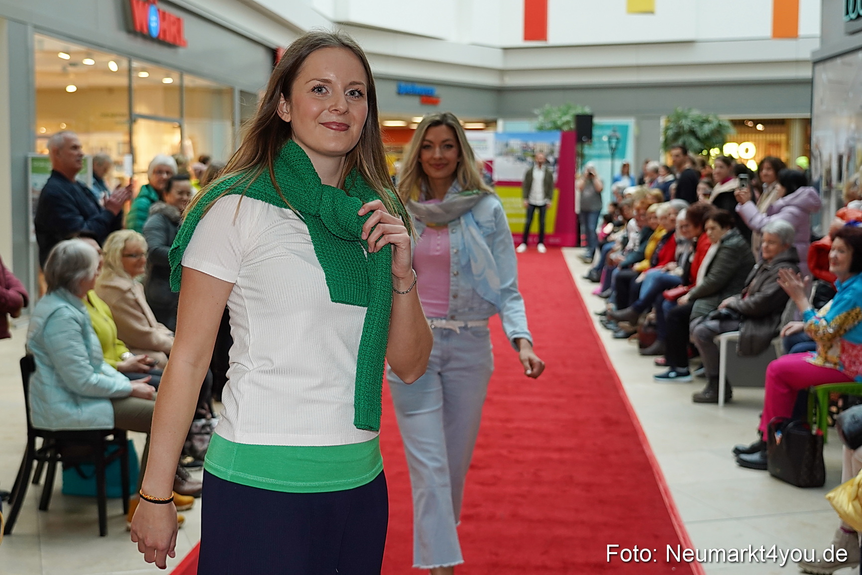 Modenschau Fruehjahr 2023 NeuerMarkt 0143