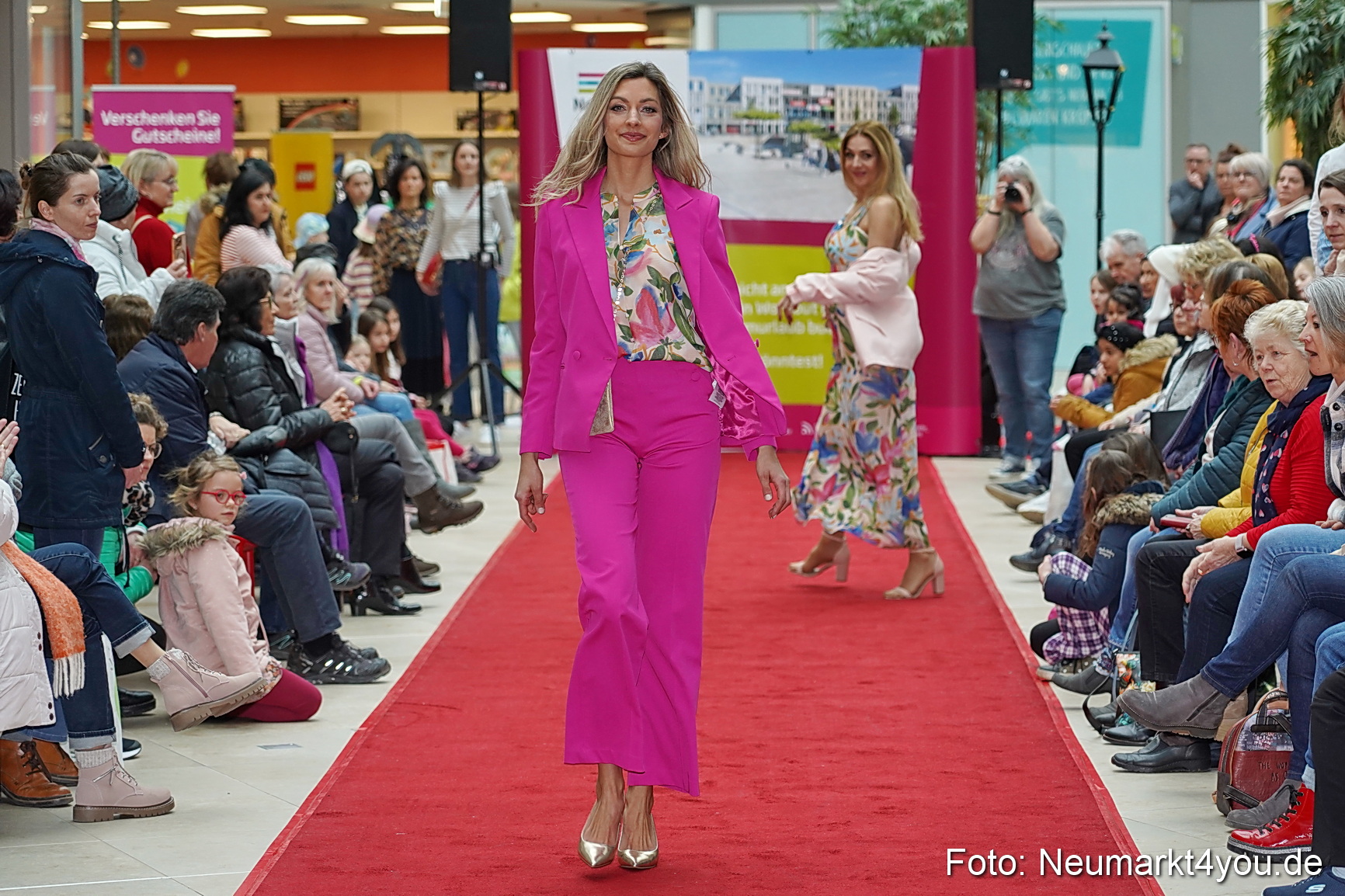 Modenschau Fruehjahr 2023 NeuerMarkt 0151
