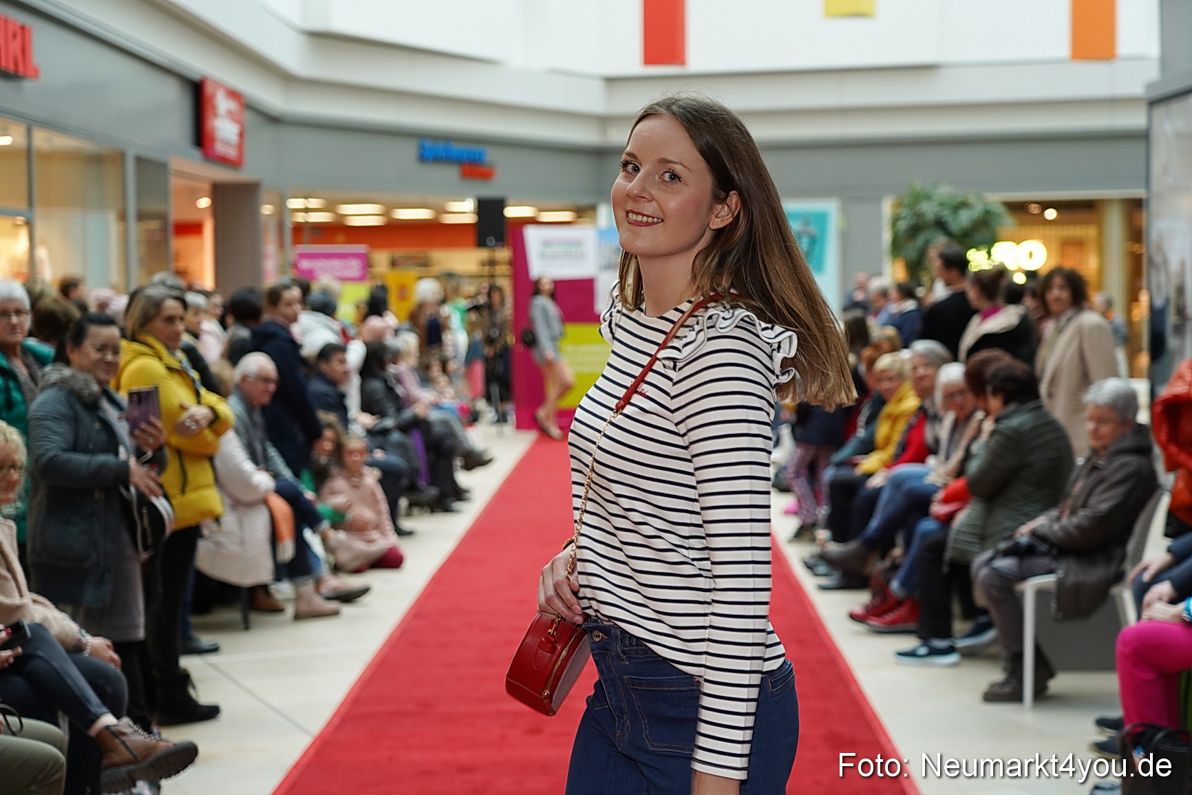 Modenschau Fruehjahr 2023 NeuerMarkt 0153