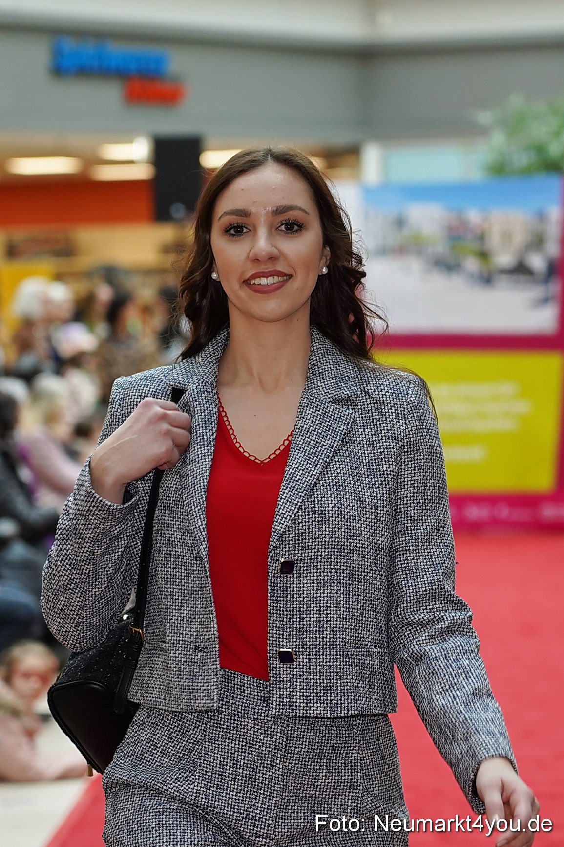 Modenschau Fruehjahr 2023 NeuerMarkt 0157