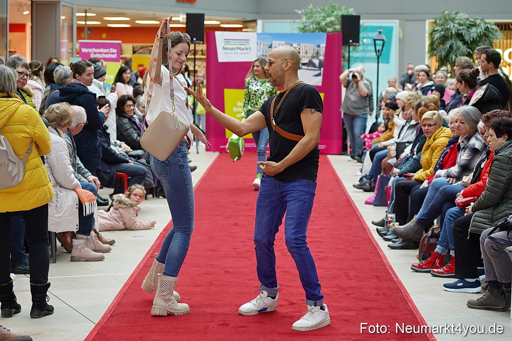 Modenschau Fruehjahr 2023 NeuerMarkt 0166