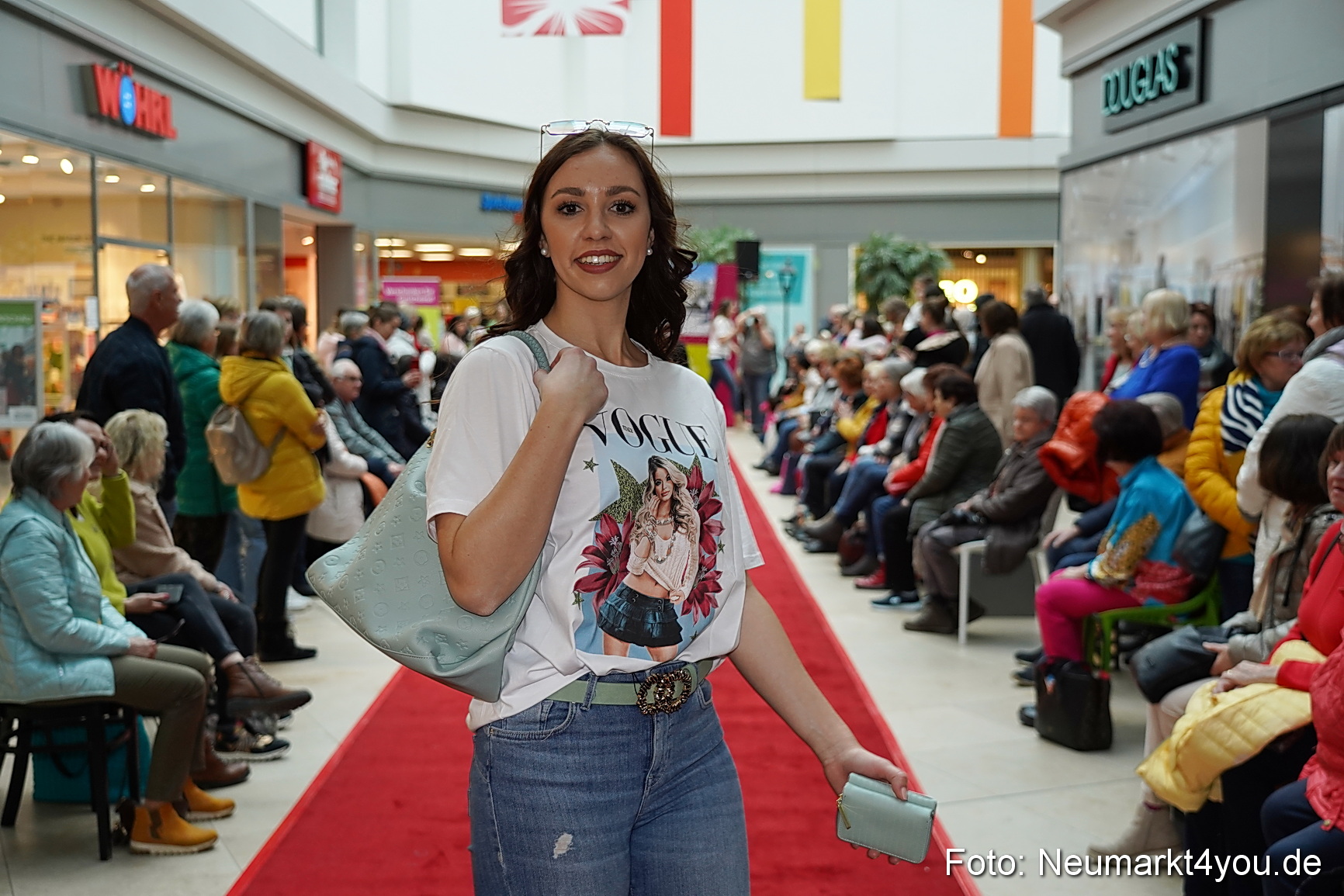 Modenschau Fruehjahr 2023 NeuerMarkt 0171