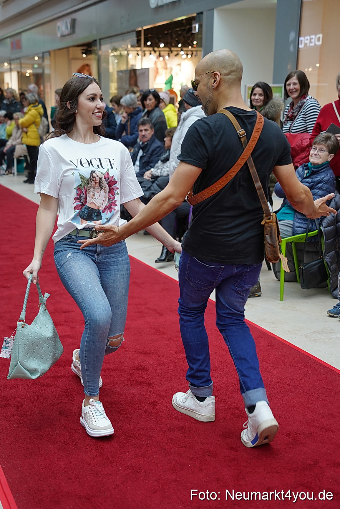 Modenschau Fruehjahr 2023 NeuerMarkt 0173