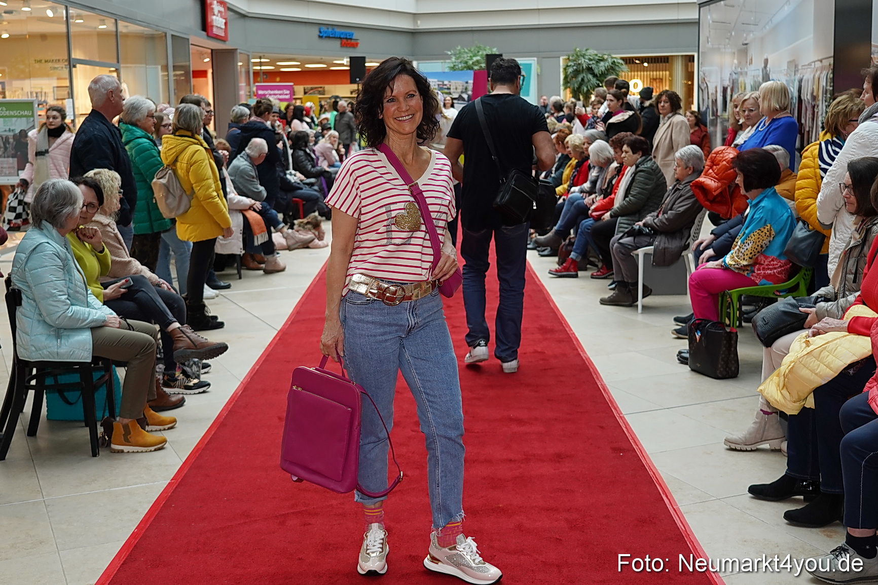 Modenschau Fruehjahr 2023 NeuerMarkt 0174