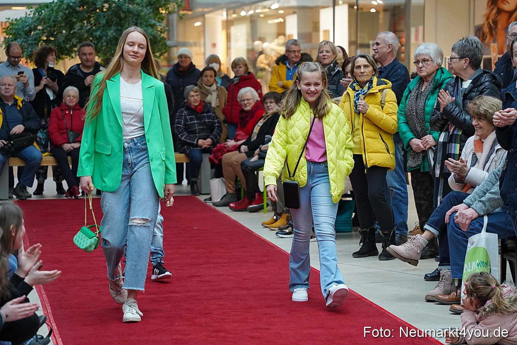 Modenschau Fruehjahr 2023 NeuerMarkt 0176