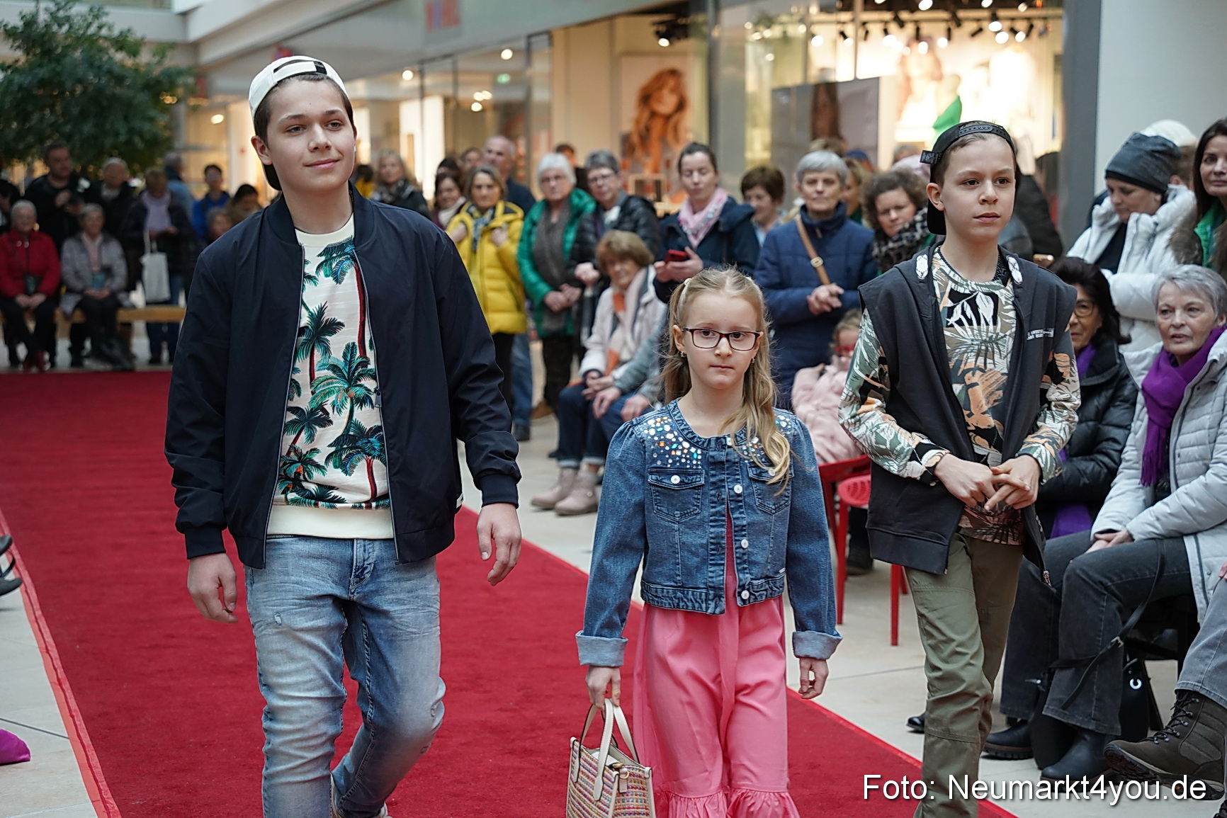 Modenschau Fruehjahr 2023 NeuerMarkt 0184