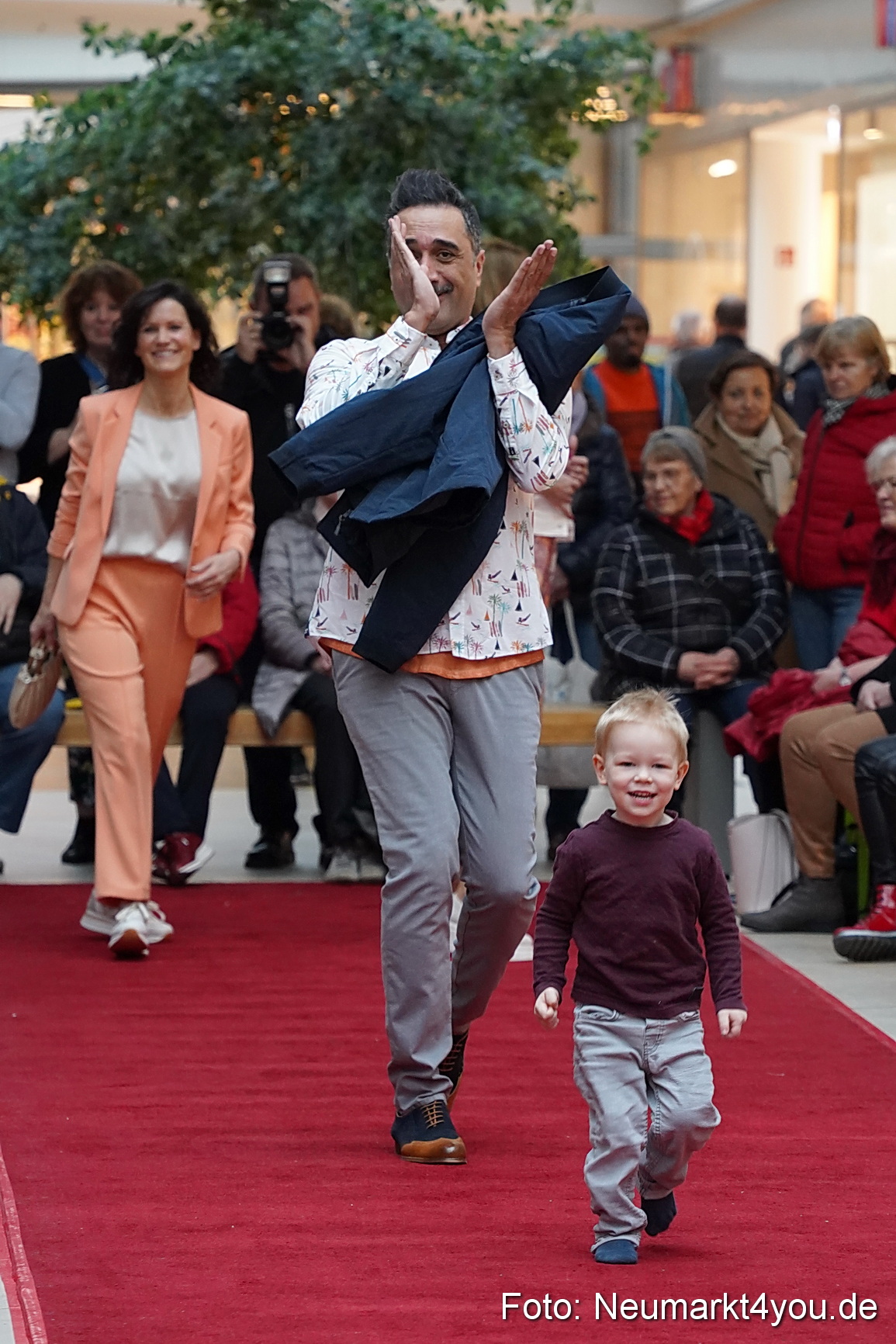 Modenschau Fruehjahr 2023 NeuerMarkt 0193