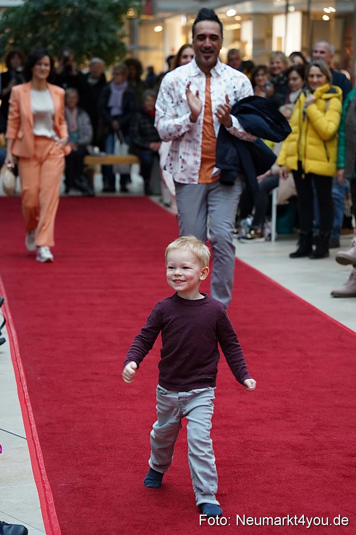 Modenschau Fruehjahr 2023 NeuerMarkt 0194