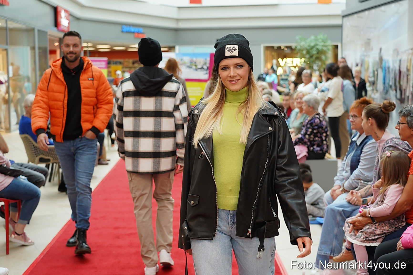 Herbst Modenschau Neuer Markt 2023 0003