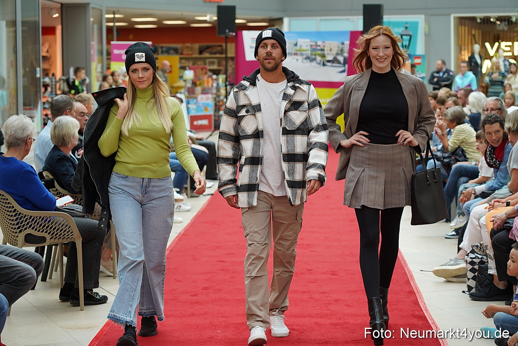 Herbst Modenschau Neuer Markt 2023 0007