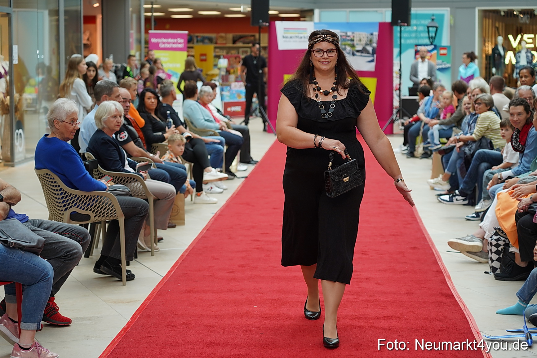 Herbst Modenschau Neuer Markt 2023 0012