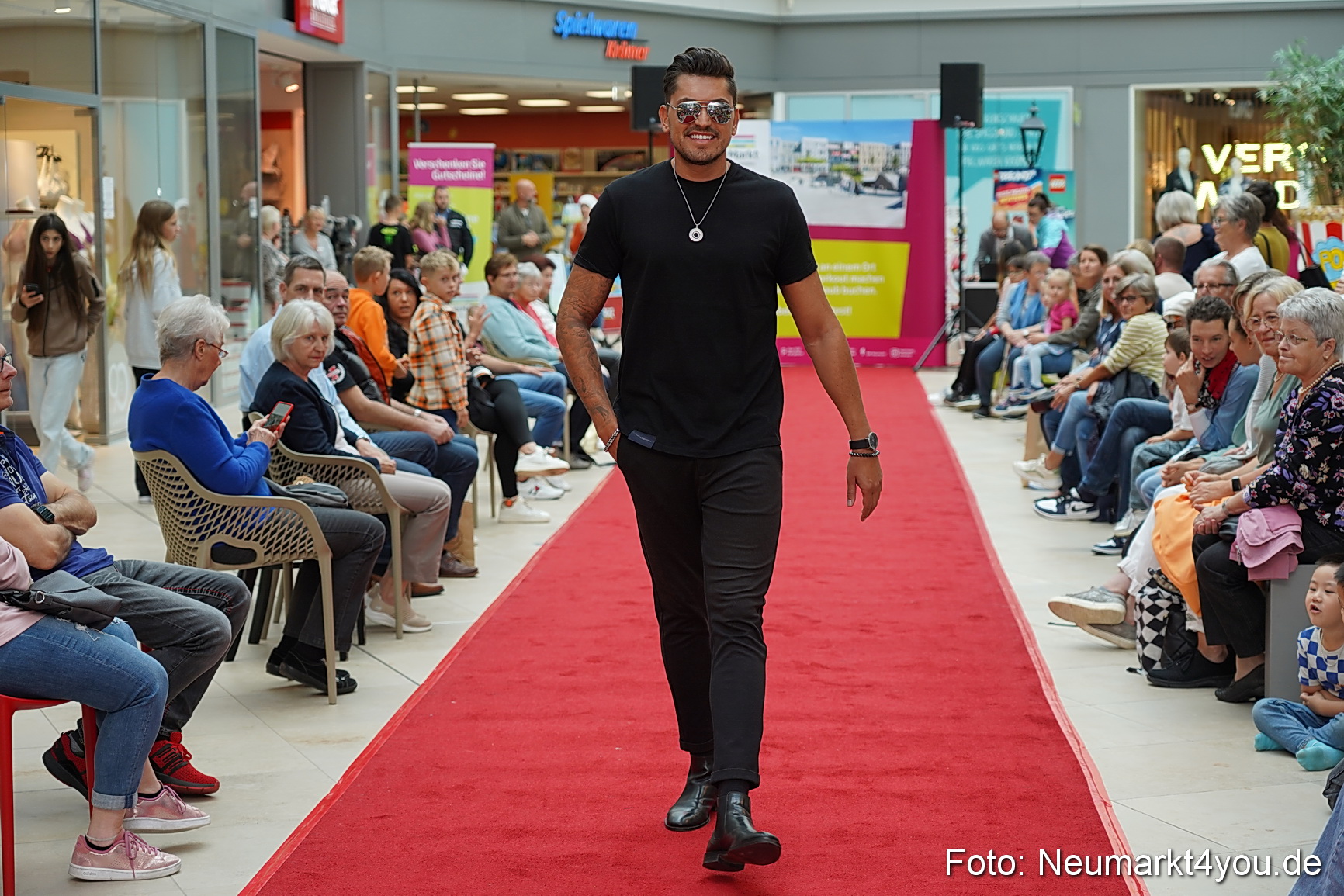 Herbst Modenschau Neuer Markt 2023 0014