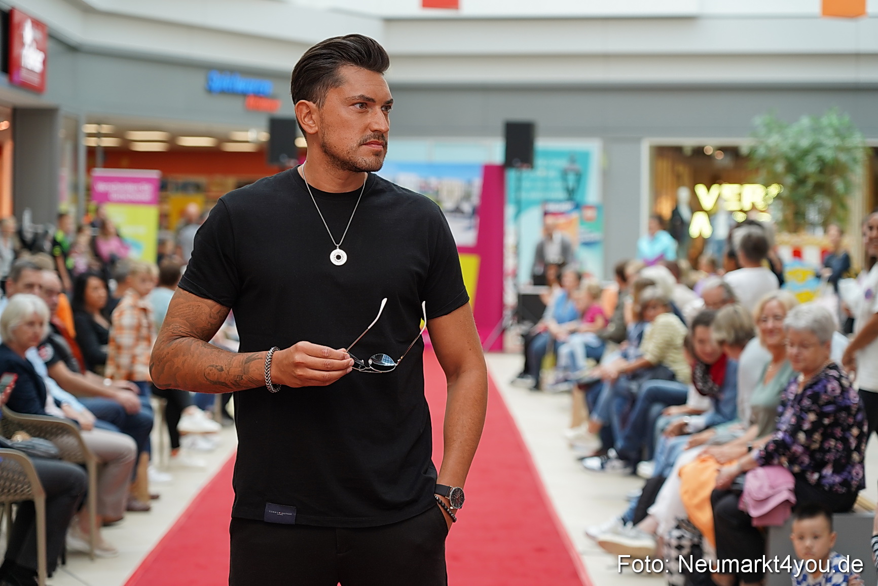 Herbst Modenschau Neuer Markt 2023 0015