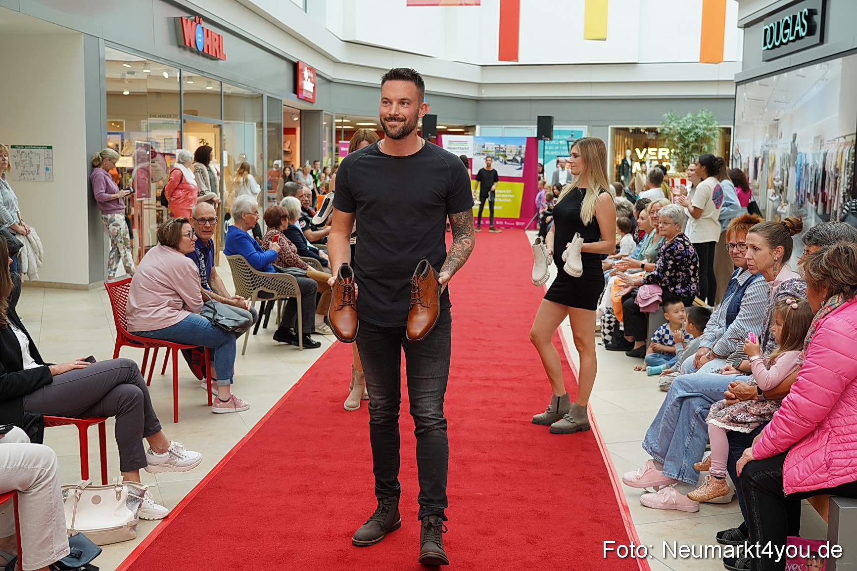 Herbst Modenschau Neuer Markt 2023 0025