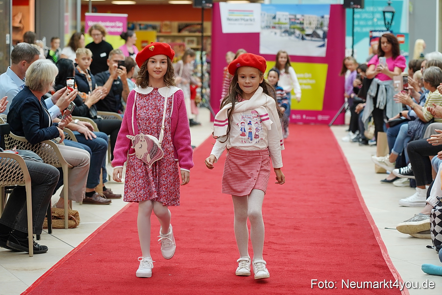 Herbst Modenschau Neuer Markt 2023 0026