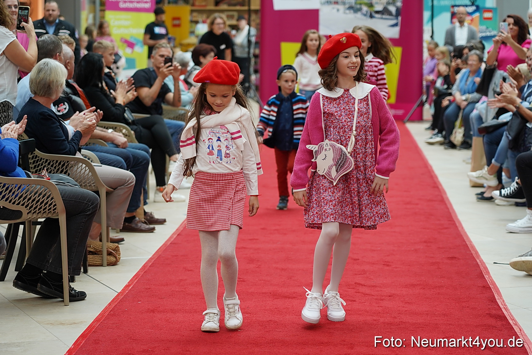 Herbst Modenschau Neuer Markt 2023 0029