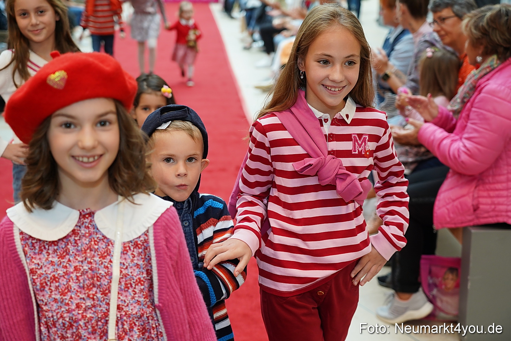 Herbst Modenschau Neuer Markt 2023 0031