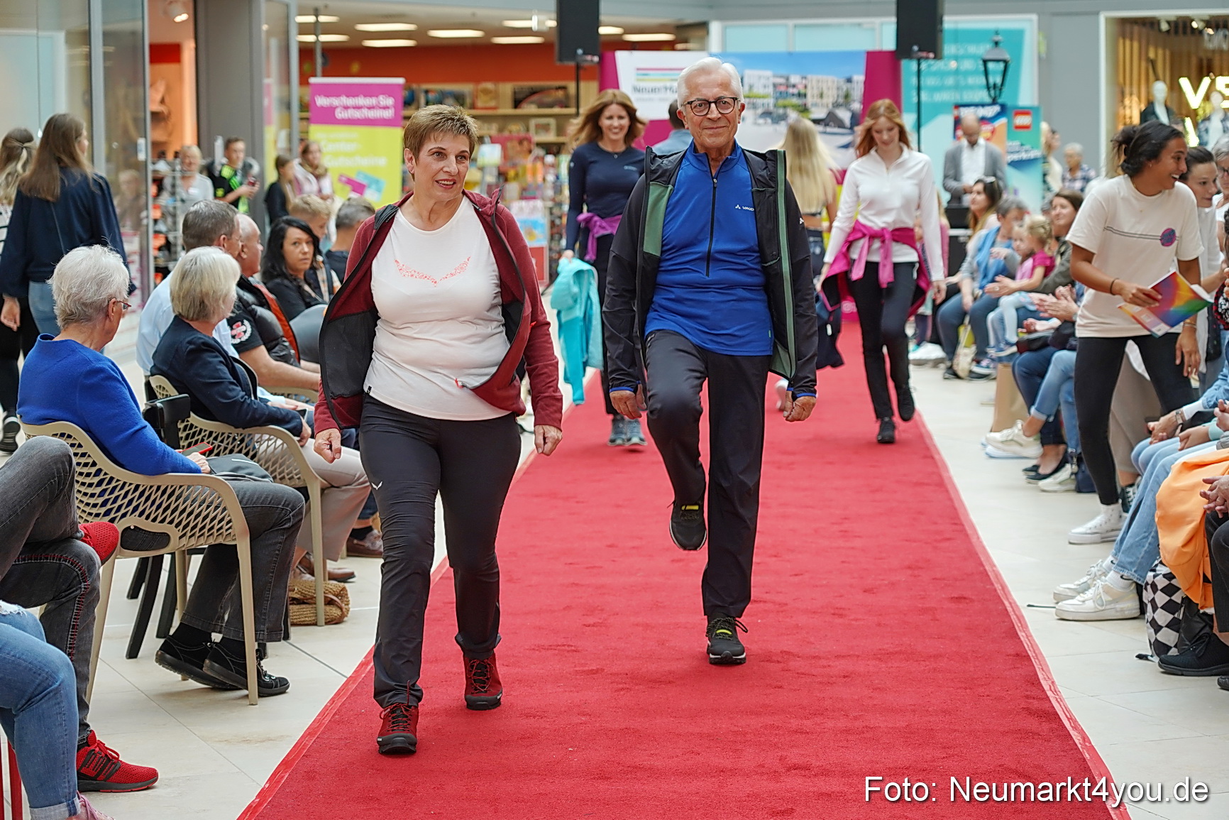 Herbst Modenschau Neuer Markt 2023 0041