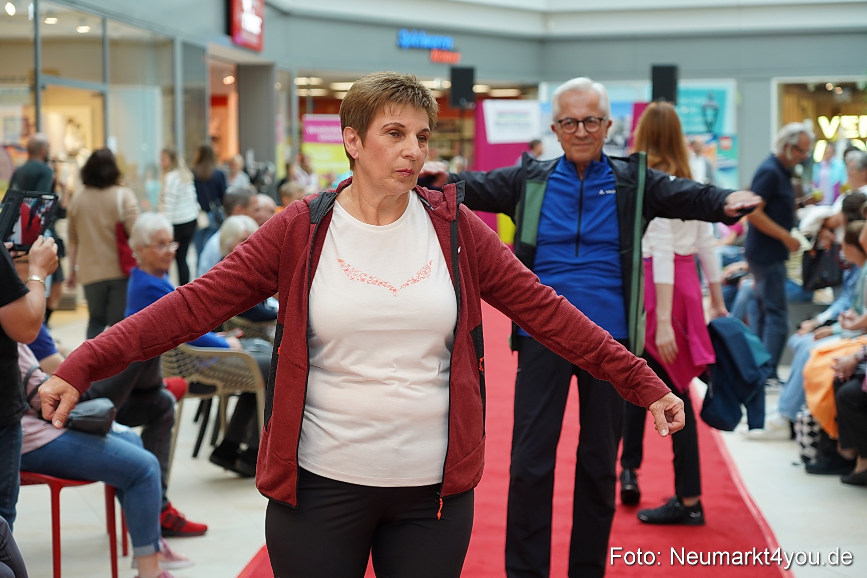 Herbst Modenschau Neuer Markt 2023 0042