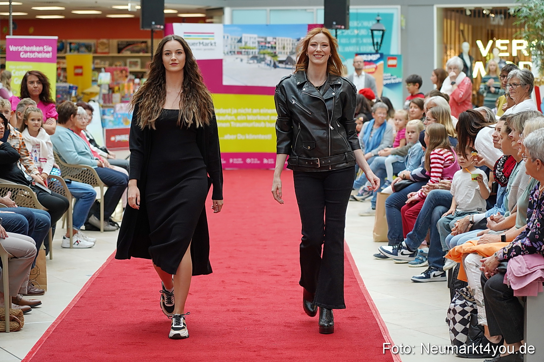 Herbst Modenschau Neuer Markt 2023 0044