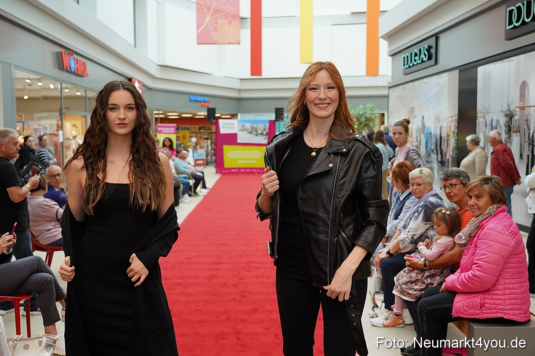 Herbst Modenschau Neuer Markt 2023 0045