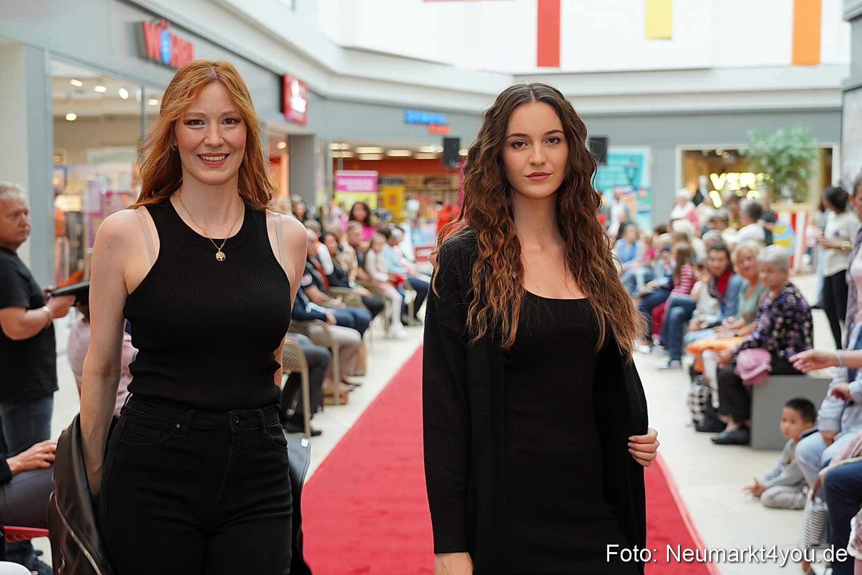 Herbst Modenschau Neuer Markt 2023 0046