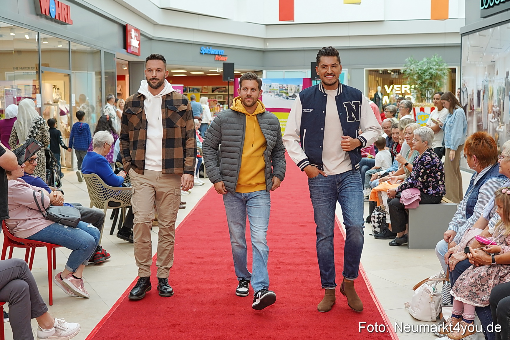 Herbst Modenschau Neuer Markt 2023 0050