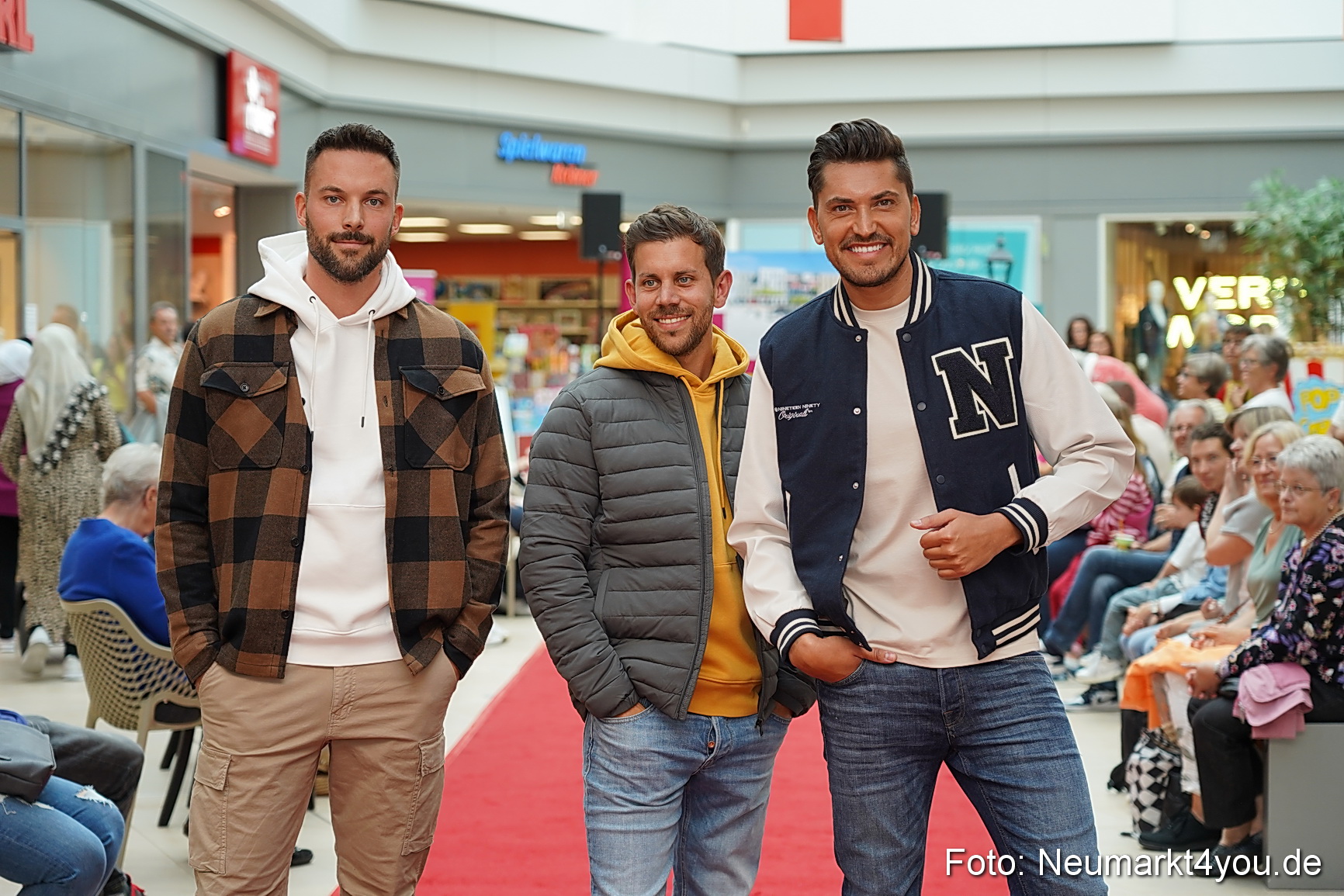 Herbst Modenschau Neuer Markt 2023 0051